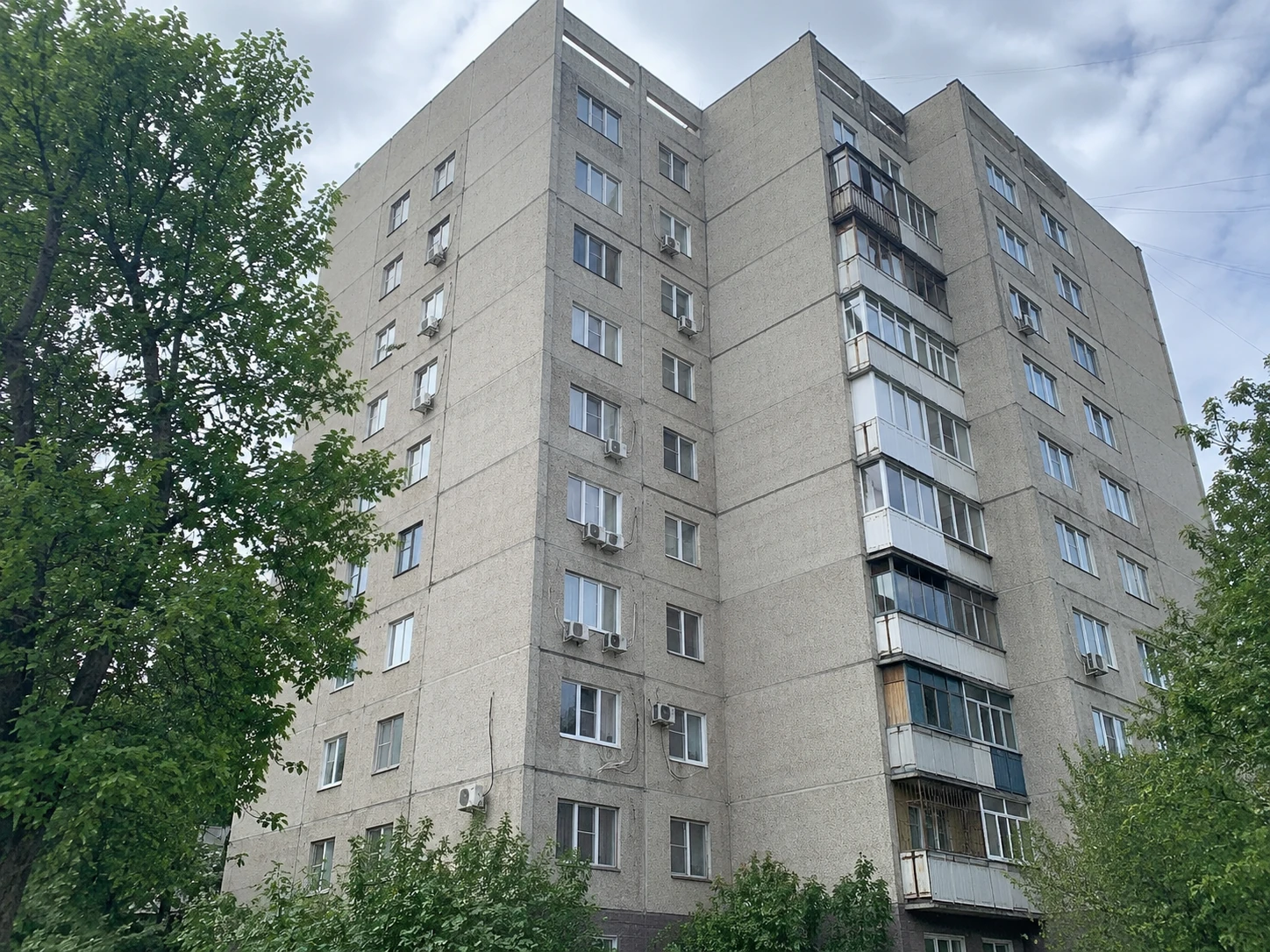 Типовой многоквартирный фасад в Нижнем Новгороде до утепления